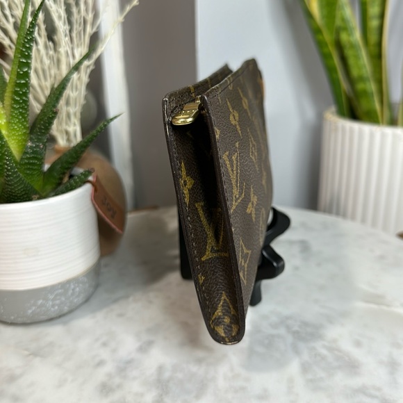 Louis Vuitton Monogram Bucket Pouch - Picture 4 of 15